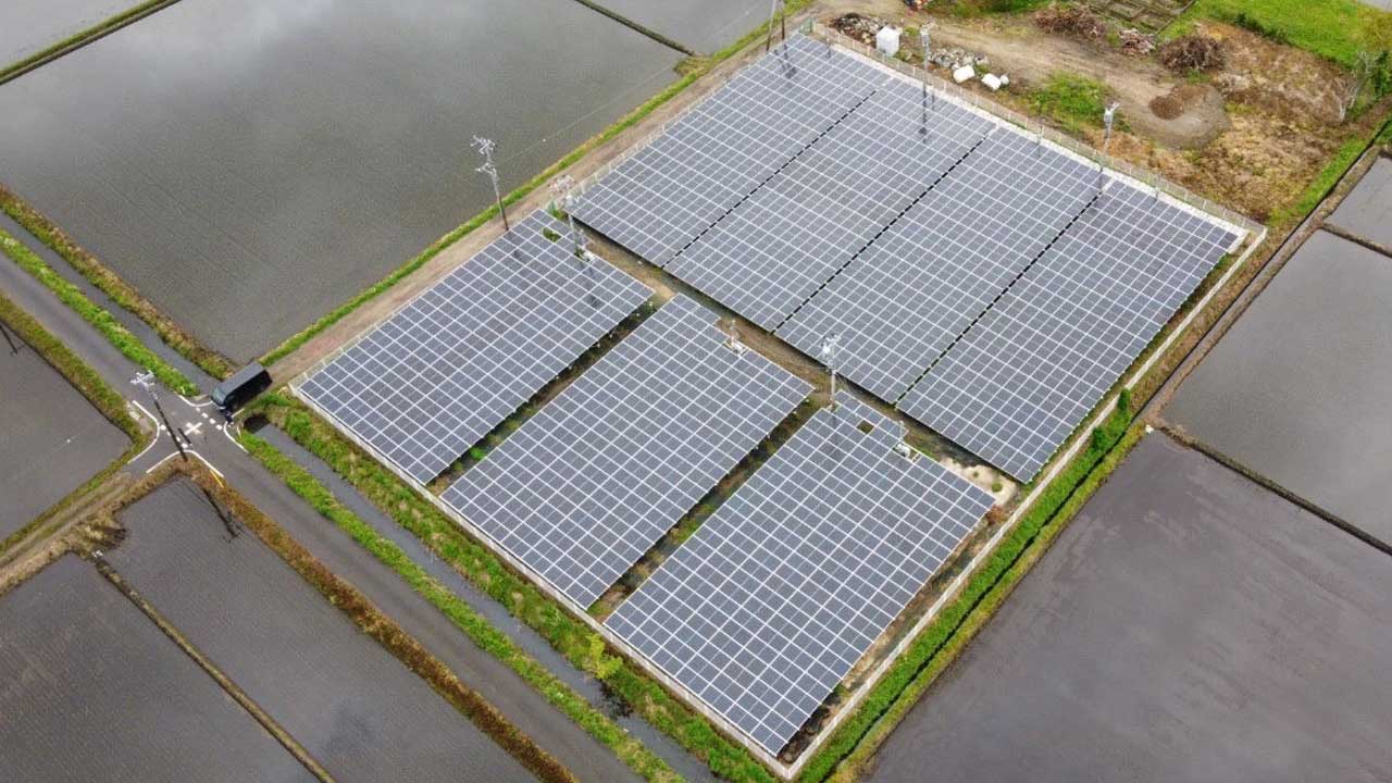 千葉県匝瑳市横須賀に設置されたメガソーラー、パネル枚数1125枚